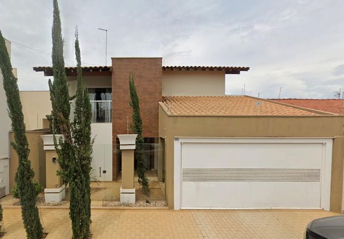 Casa com 263m², 3 quartos, 2 banheiros, ocupada