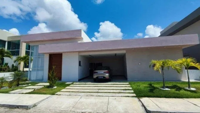 Casa em Condomínio com 2 Quartos e 5 Banheiros