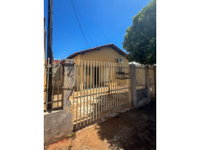 Casa com 4 quartos e 2 banheiros em terreno de 200m²
