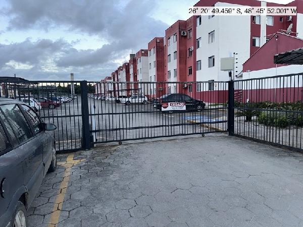Apartamento com 2 quartos, WC, sala, cozinha e 1 vaga