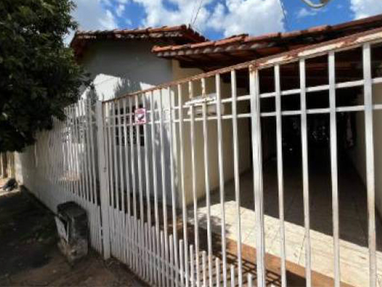 Casa com 3 quartos, 1 vaga de garagem, 143,37 m² construídos, ocupada