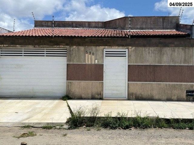 Casa com 3 quartos, piscina e 150m² de área construída