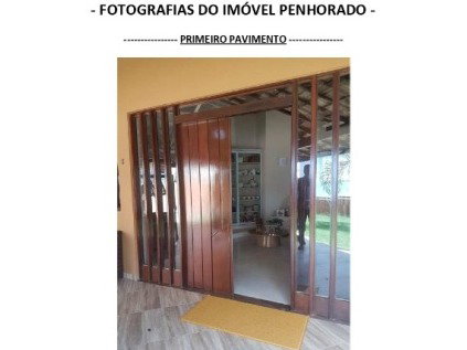 Casa de alto padrão com 3 quartos, 3 banheiros e 180m² construídos