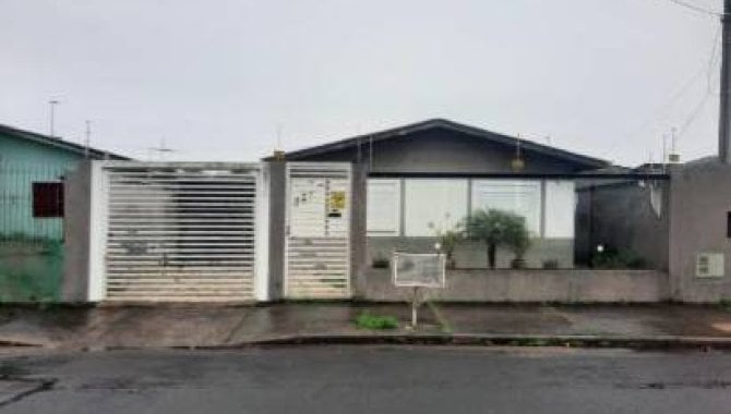 Casa padrão 3 quartos, 2 banheiros, 63m², ocupada