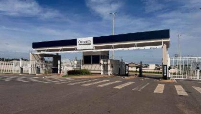 Casa em Condomínio com 3 Quartos em Várzea Grande - MT