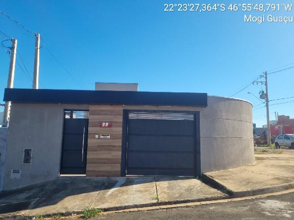 Casa com 3 Quartos e 2 Vagas no Parque dos Eucaliptos III