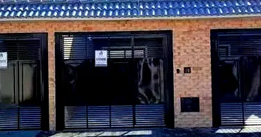 Casa espaçosa em leilão com 120m² de terreno e 118m² construída