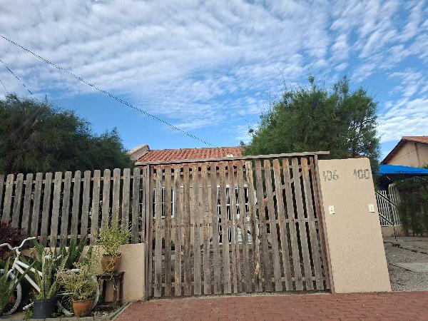Casa com 2 quartos, 2 banheiros e 1 vaga de garagem