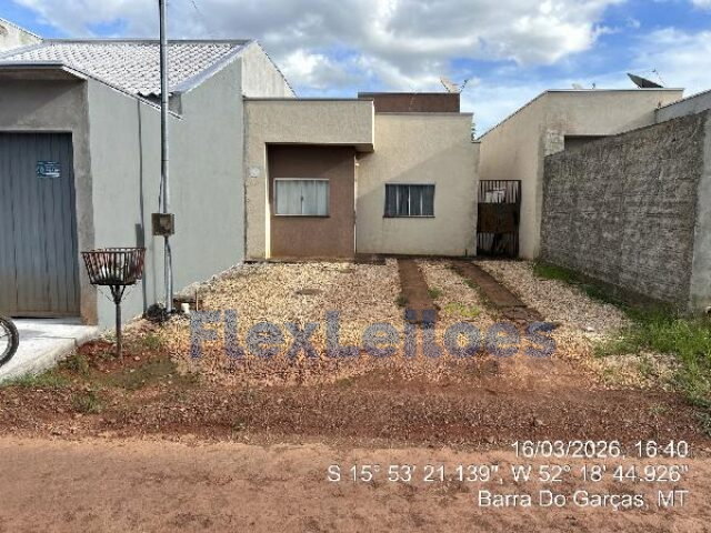 Casa com 2 Quartos, 2 Banheiros e Garagem
