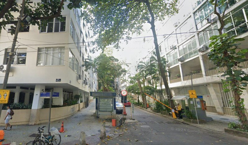 Apartamento 910 em Copacabana com 2 vagas de garagem e 82m²