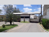 Casa com 2 vagas de garagem, 453,67 m² construídos, ocupada