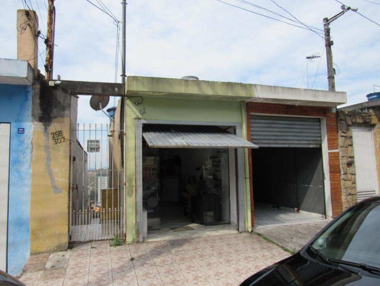 Casa com 2 dormitórios, 2 banheiros e 691m² de área construída