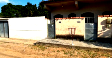 Casa com 2 kitnets, 3 banheiros, 90m² edificações, 120m² construída