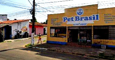 Casa com 3 quartos, 2 banheiros, varanda e área construída de 100,3 m²