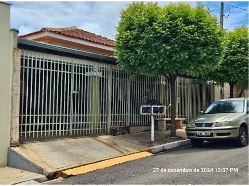 Casa com 153,77m² construída e 270m² de terreno, imóvel ocupado