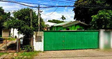 Casa padrão ocupada com 1435 m² terreno e 275,9 m² construída