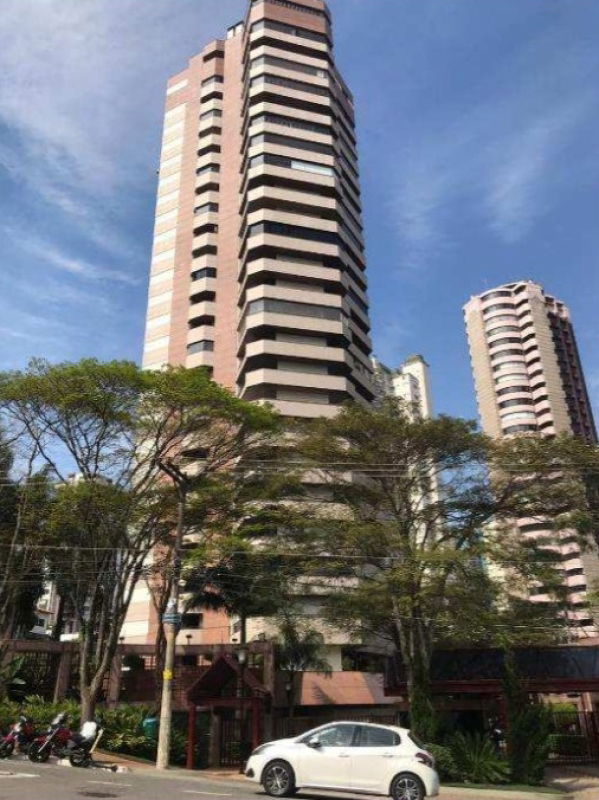Luxuoso Apartamento com 5 Suítes e 473m² no Tatuapé