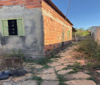 Casa com 2 quartos, 1 banheiro e área de serviço em Goiânia