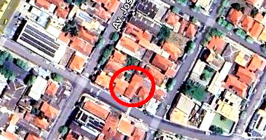 Casa residencial com 6 cômodos, 1 banheiro e área de serviço