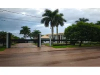 Casa em Leilão com 920m² de Área Construída