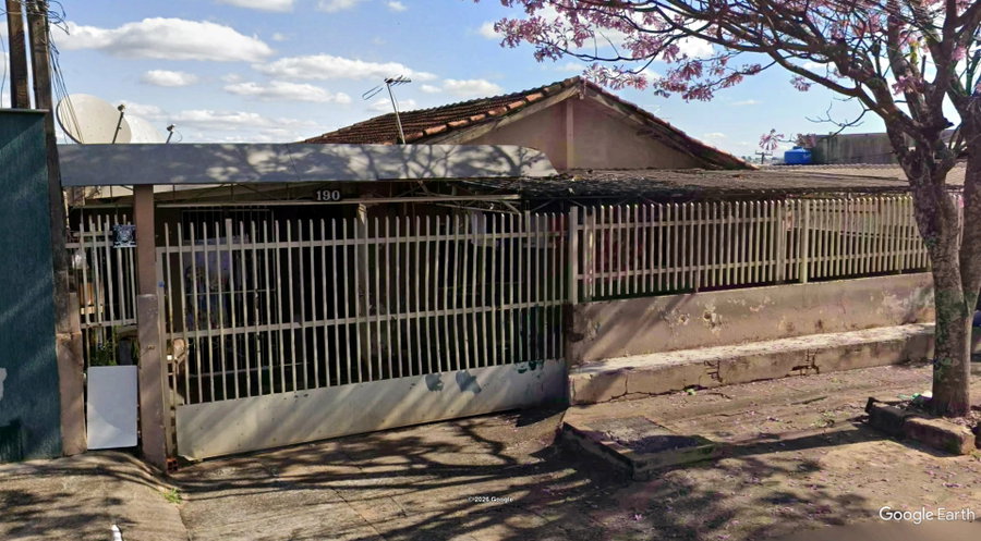 Casa com 100m² em Cambé/PR - 4 quartos, 2 banheiros e 2 áreas