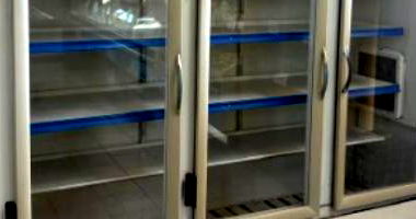 Expositor refrigerado para frios e laticínios com 3 portas, 2,30m