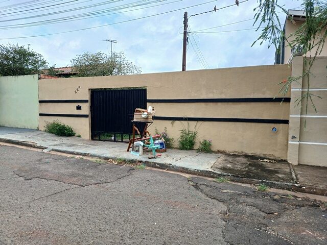Terreno com Casa - 250m² no Parque Residencial Joaquim Piza - Londrina/PR