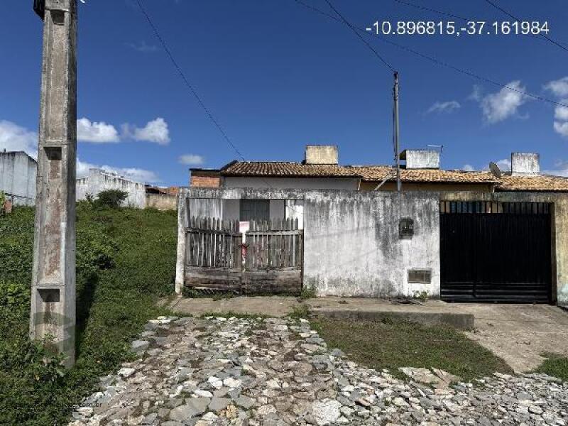 Casa com 2 Quartos e Varanda em Loteamento