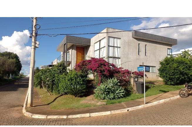 Casa com 540m², 3 quartos, 2 banheiros, ocupada