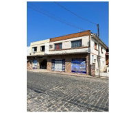 Terreno com edificação de 561m² no Centro de Tijucas