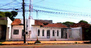 Casa com 3 quartos, 2 banheiros e 223m² construída, ocupada