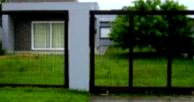 Casa desocupada com 220m² de área construída e ótima localização