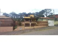 Casa padrão ocupada com 1 vaga e 175m² construída