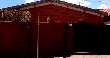 Casa com 3 Quartos e Área de Serviço em Jardim Guarani