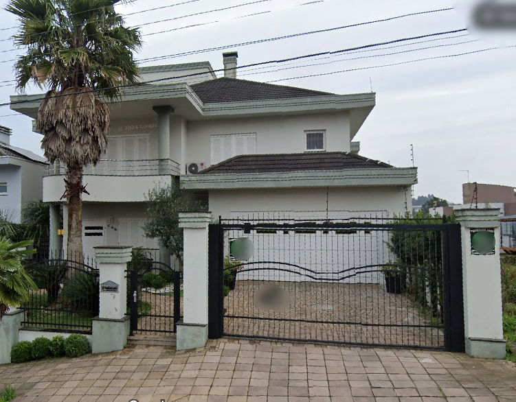 Casa ampla 3 suítes, 3 banheiros, 641m² construída, desocupada