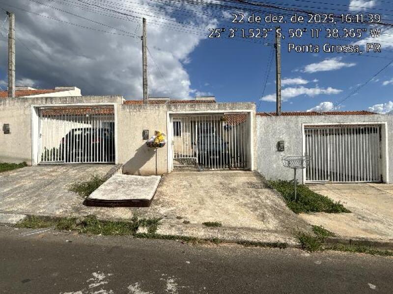 Casa com 2 quartos, 1 banheiro e 1 vaga de garagem