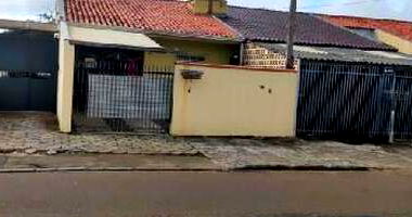 Casa com 2 quartos, 1 banheiro, vaga de garagem e 42,97m² privativos
