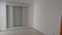 Casa em condomínio com 2 quartos e 2 vagas, 77m²