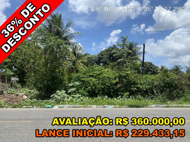 Terreno amplo com 3750m², área privativa mínima, sem banheiros ou vagas
