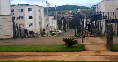 Apartamento com 2 quartos, 2 salas, 1 banheiro e 1 vaga