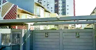 Casa com 2 Vagas de Garagem no Centro de Canoas
