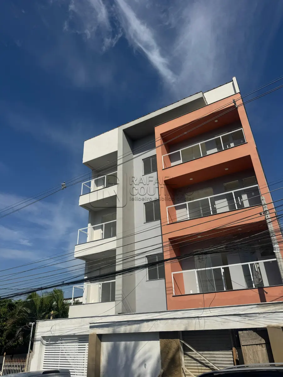 Apartamento com 1 suíte, varanda e vaga em Queimados/RJ