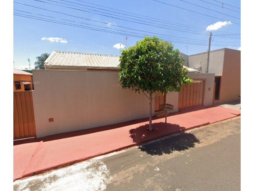 Casa ocupada com 75,87m² construída e 125m² de terreno