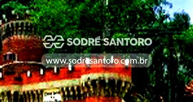 Castelo rústico com 4 quartos, vários banheiros e 6 vagas