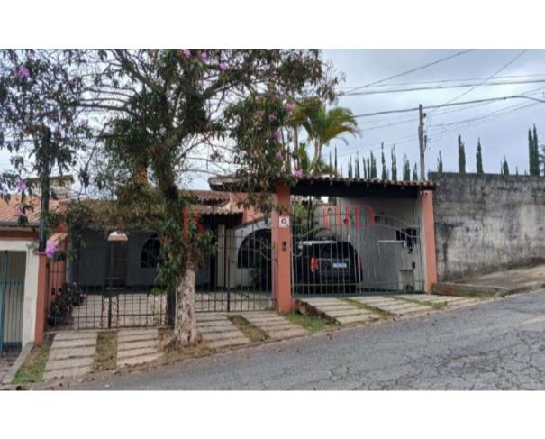 Casa com 285m² de terreno, 14 quartos, 1 banheiro, ocupada