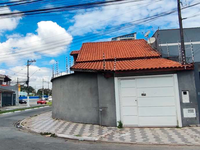 Casa com 302,02m² construídos, 3 quartos, 2 banheiros, ocupada