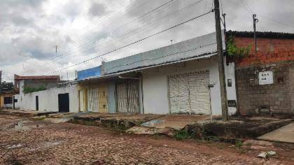 Casa térrea com 38m² construídos em terreno de 307m² - Ocupada