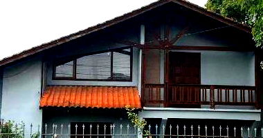 Casa padrão com 6 quartos, 3 banheiros, 1 vaga, 214m² construída