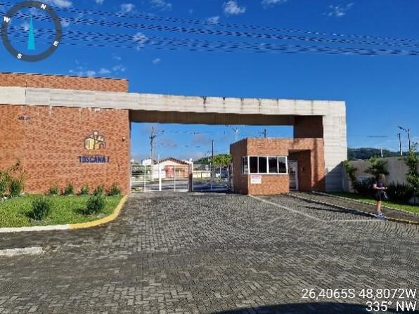 Casa com 2 quartos, 1 banheiro, 50m² área privativa, 1 vaga