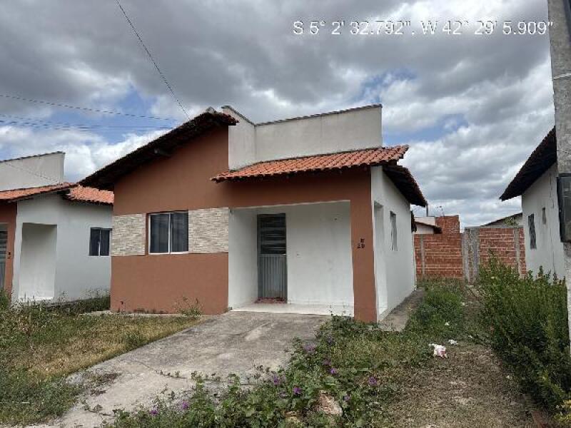 Casa com 2 quartos, 52,63m², terreno 200m², desocupada